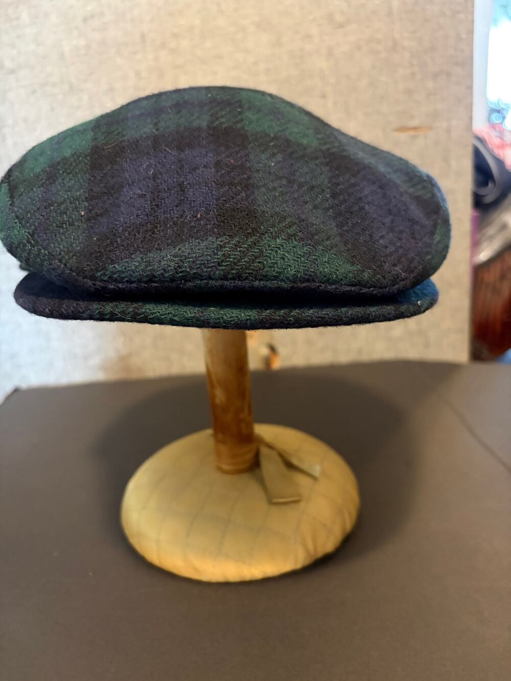 Vintage Schuman Sullivan New Haven Men's M Watch Plaid Flat Cap Blue Green USA